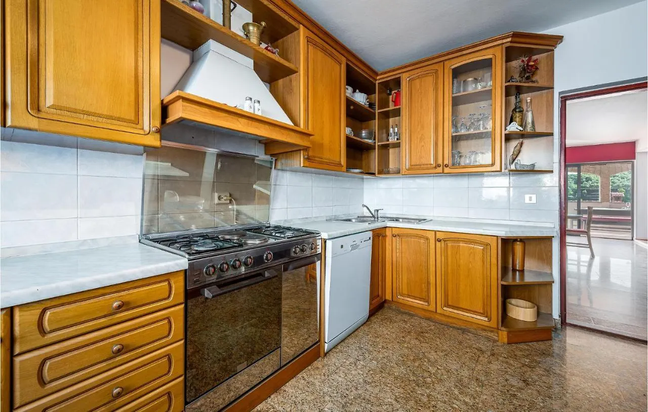 Cozy Apartment In Vrsar With Kitchen