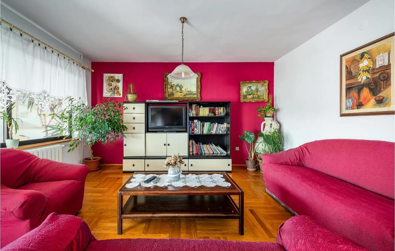 Cozy Apartment In Vrsar With Kitchen 0*,