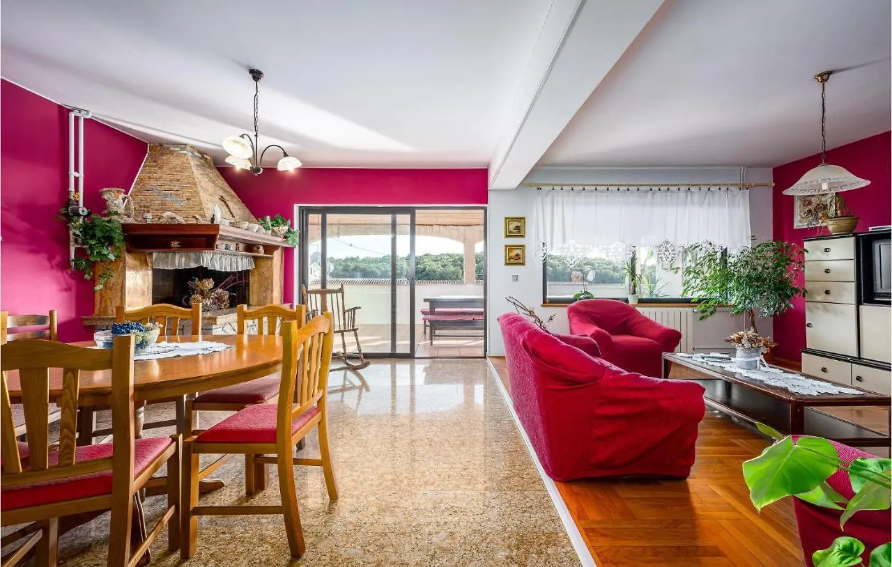 Cozy Apartment In Vrsar With Kitchen
