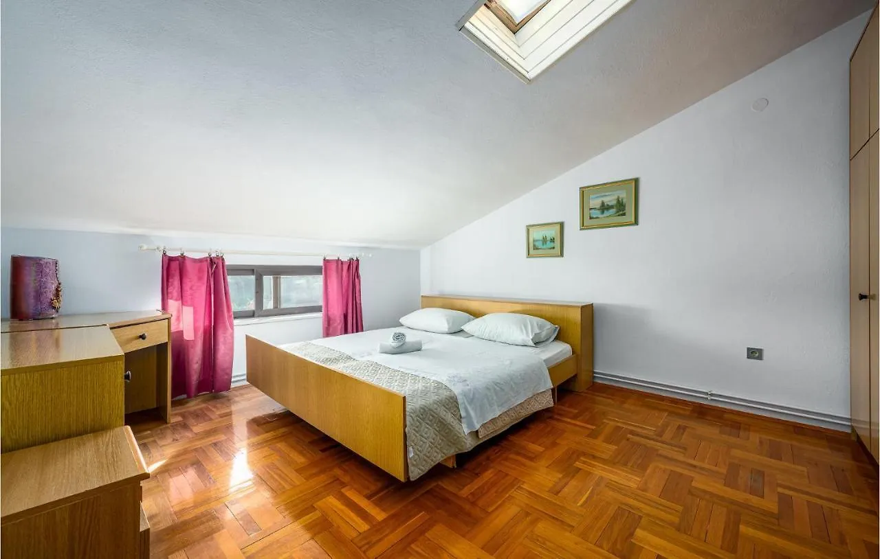 Cozy Apartment In Vrsar With Kitchen Croatia