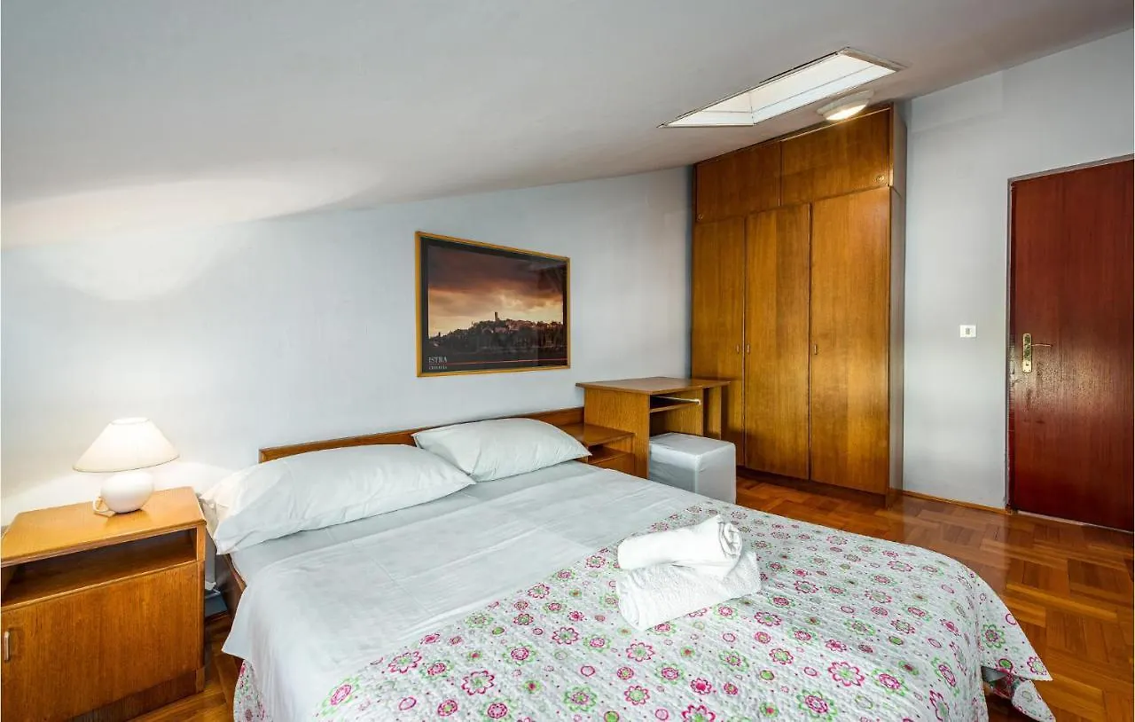 Cozy Apartment In Vrsar With Kitchen Croatia